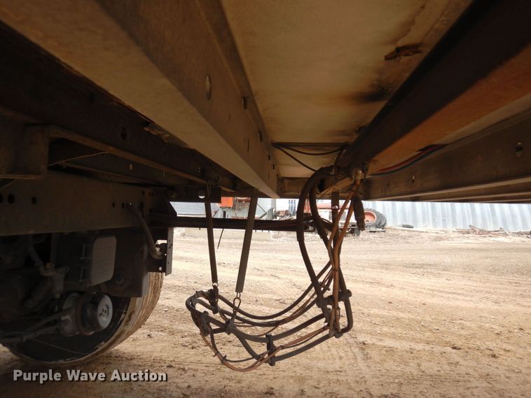 image for item KU9901 2006 Utility  refrigerated van trailer