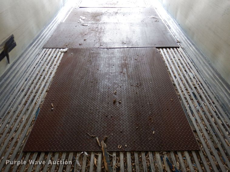 image for item KU9901 2006 Utility  refrigerated van trailer