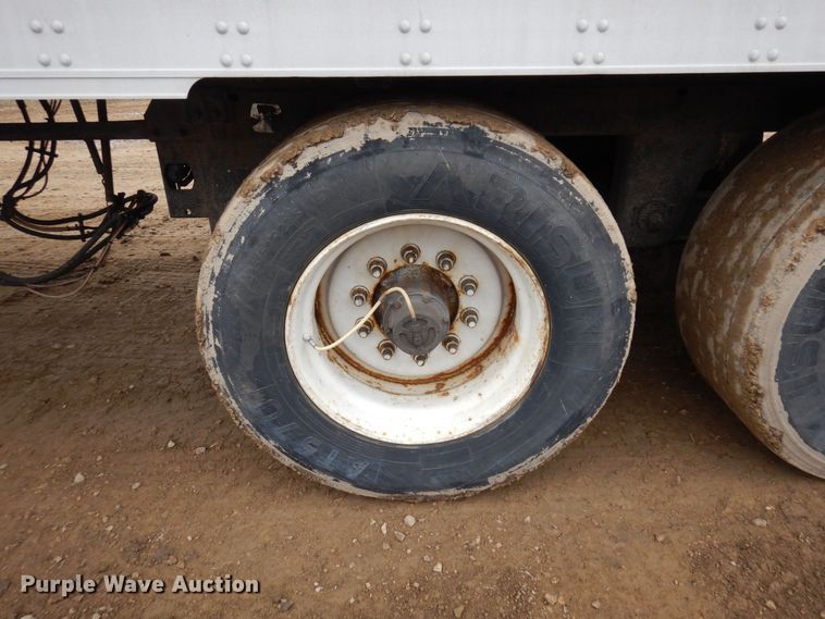 image for item KU9901 2006 Utility  refrigerated van trailer