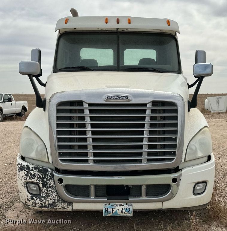 image for item KX9084 2013 Freightliner Cascadia  semi truck