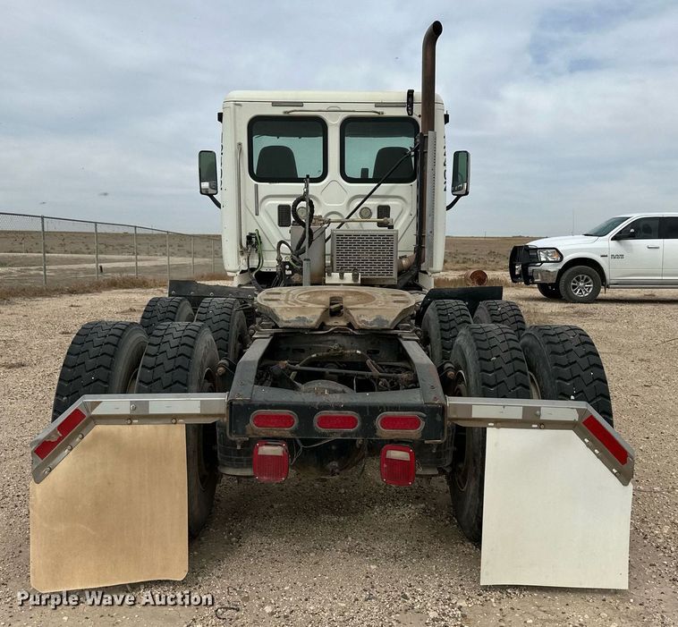 image for item KX9084 2013 Freightliner Cascadia  semi truck