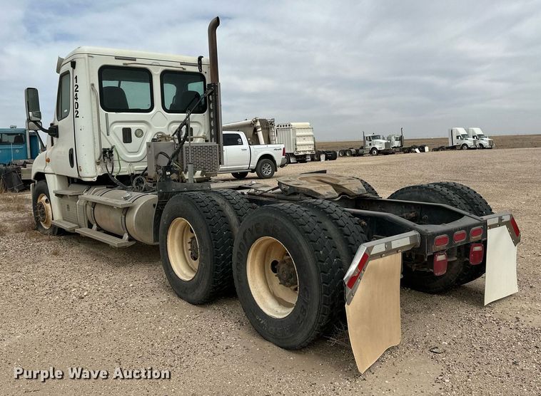 image for item KX9084 2013 Freightliner Cascadia  semi truck