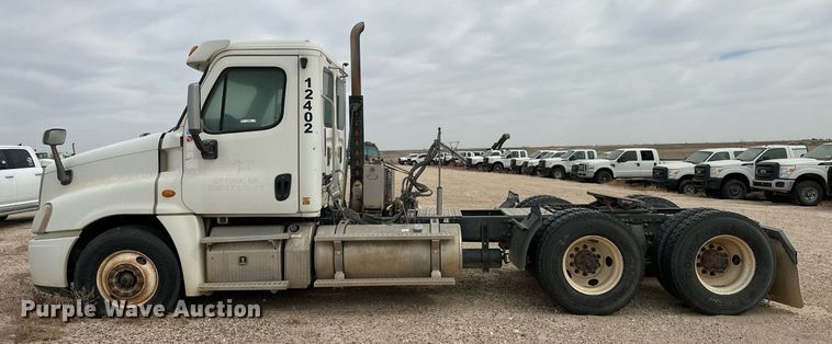 image for item KX9084 2013 Freightliner Cascadia  semi truck