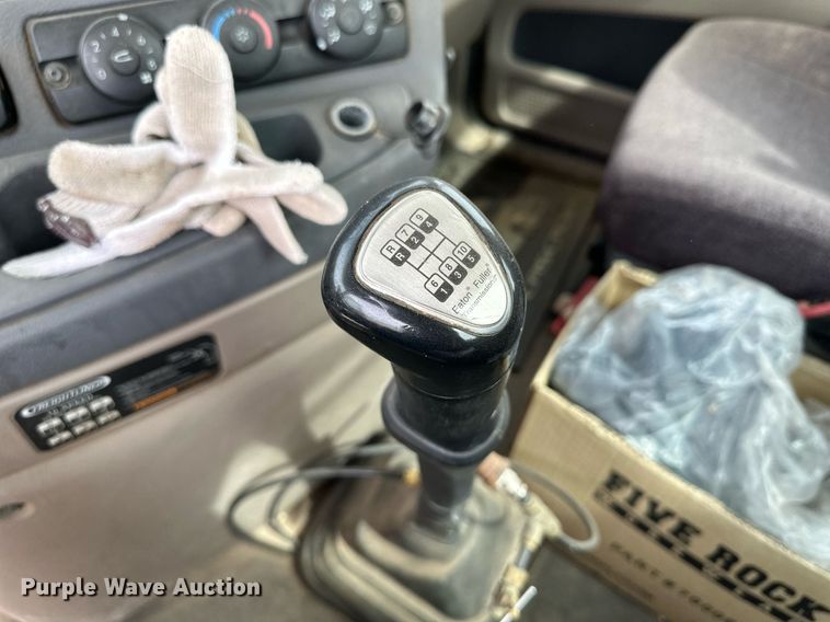 image for item KX9084 2013 Freightliner Cascadia  semi truck