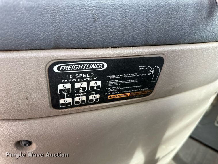 image for item KX9084 2013 Freightliner Cascadia  semi truck