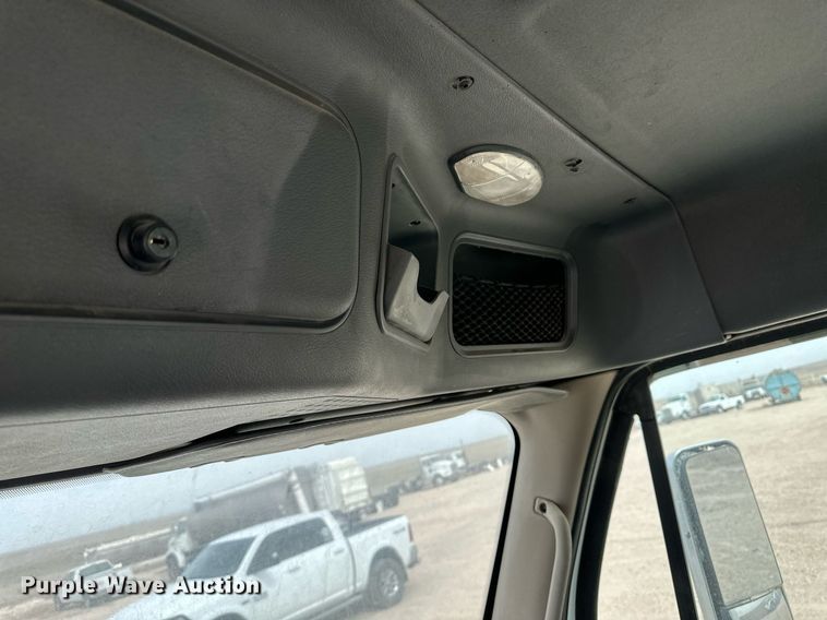 image for item KX9084 2013 Freightliner Cascadia  semi truck