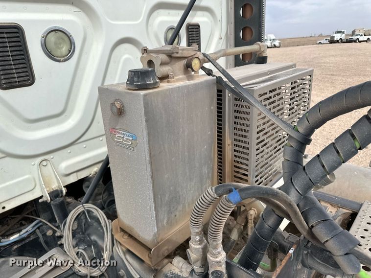 image for item KX9084 2013 Freightliner Cascadia  semi truck