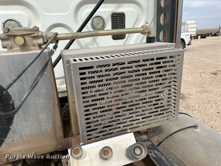 image for item KX9084 2013 Freightliner Cascadia  semi truck