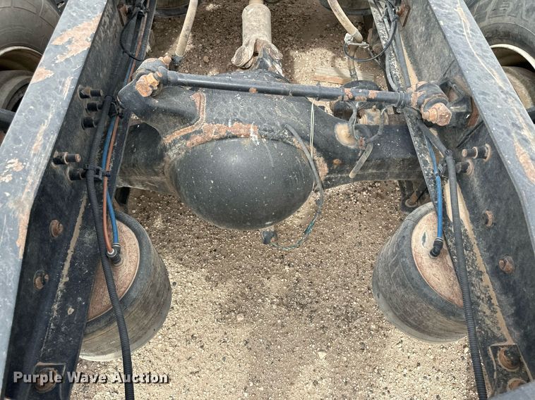 image for item KX9084 2013 Freightliner Cascadia  semi truck