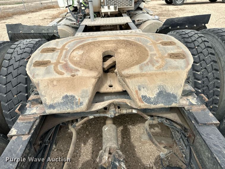 image for item KX9084 2013 Freightliner Cascadia  semi truck