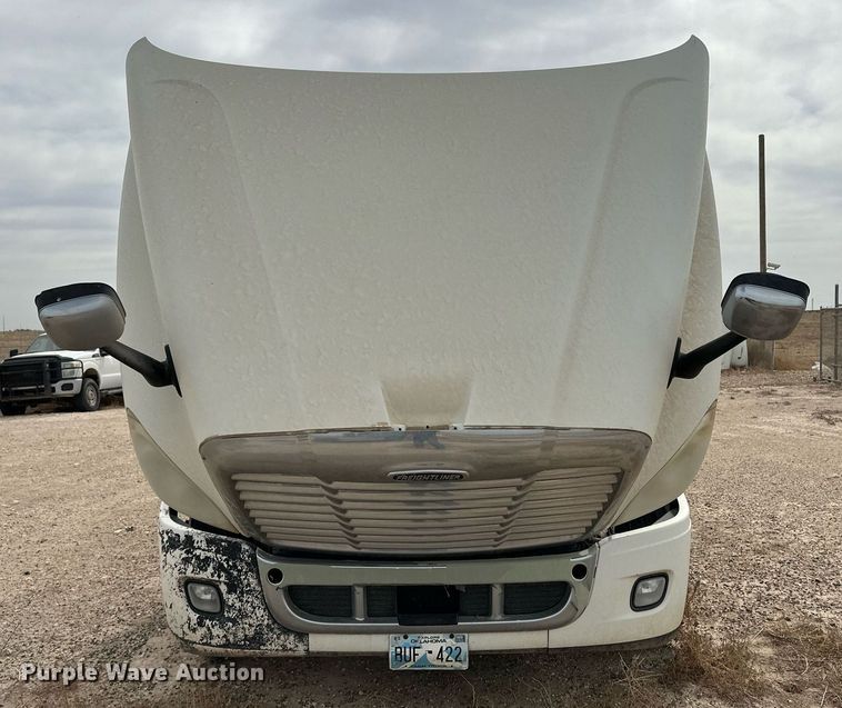 image for item KX9084 2013 Freightliner Cascadia  semi truck