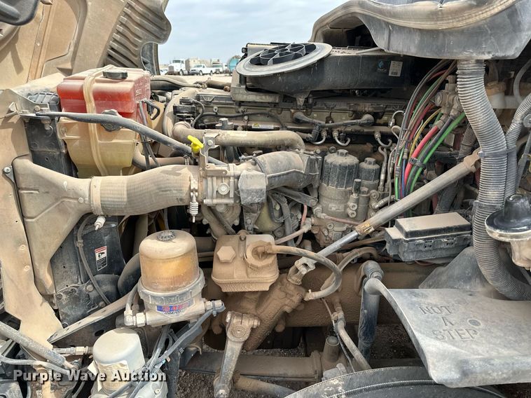 image for item KX9084 2013 Freightliner Cascadia  semi truck