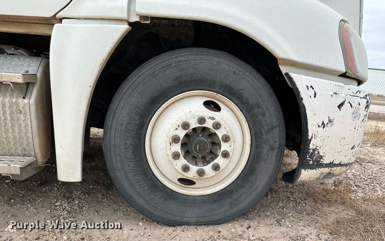 image for item KX9084 2013 Freightliner Cascadia  semi truck