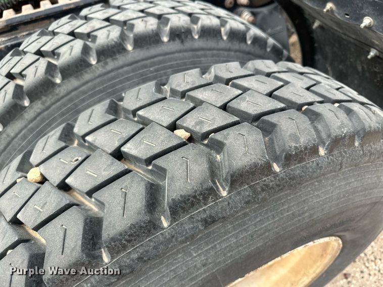 image for item KX9084 2013 Freightliner Cascadia  semi truck