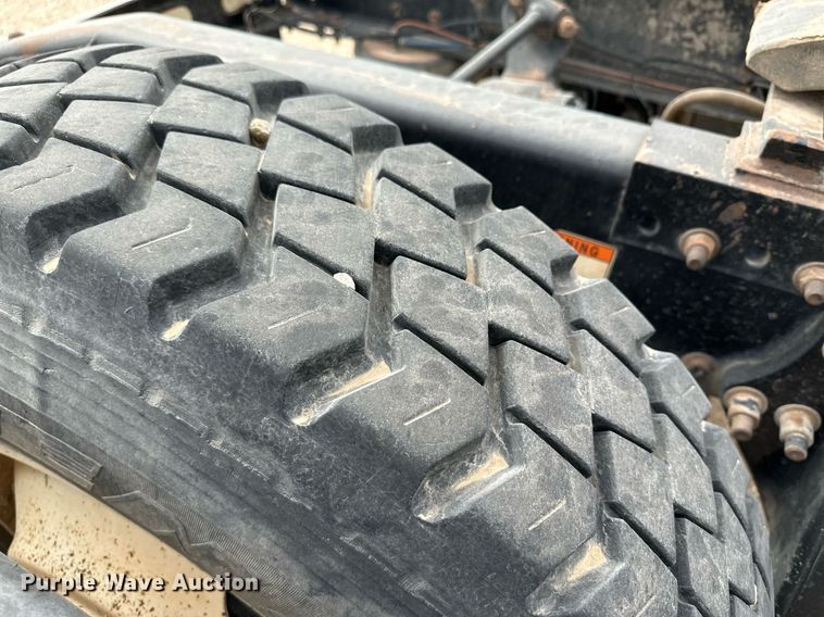 image for item KX9084 2013 Freightliner Cascadia  semi truck