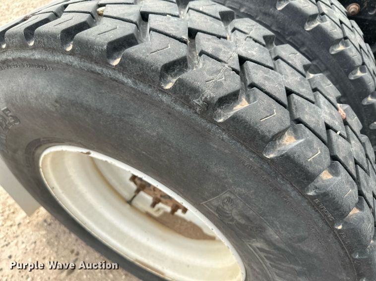 image for item KX9084 2013 Freightliner Cascadia  semi truck