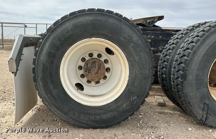 image for item KX9084 2013 Freightliner Cascadia  semi truck