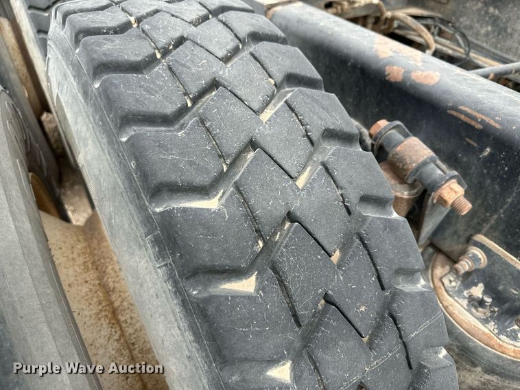 image for item KX9084 2013 Freightliner Cascadia  semi truck