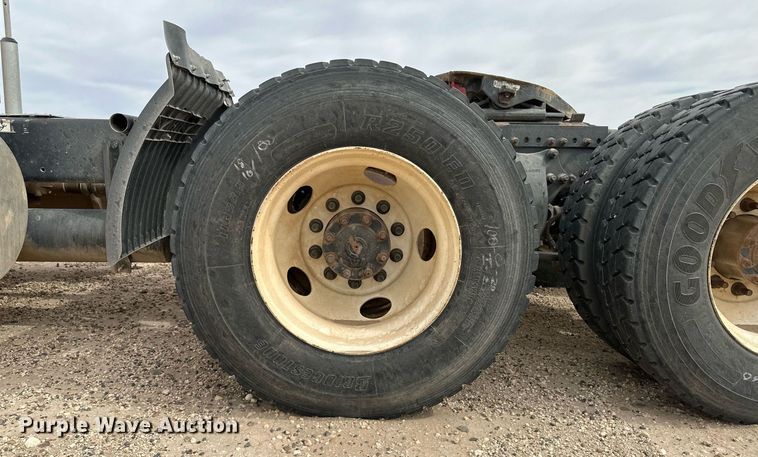 image for item KX9084 2013 Freightliner Cascadia  semi truck