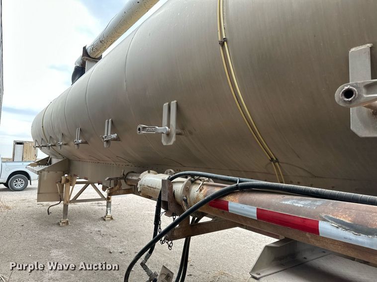 image for item KX9086 2008 Pinson  feed delivery trailer