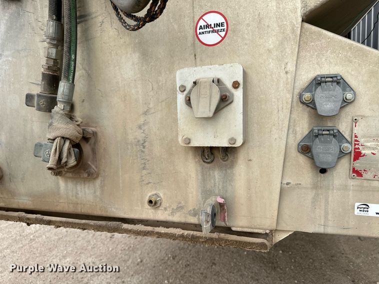 image for item KX9086 2008 Pinson  feed delivery trailer