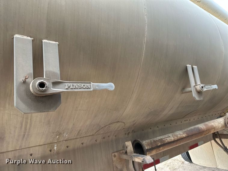 image for item KX9086 2008 Pinson  feed delivery trailer