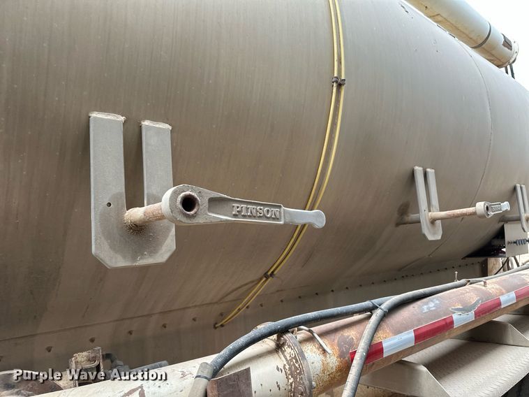 image for item KX9086 2008 Pinson  feed delivery trailer