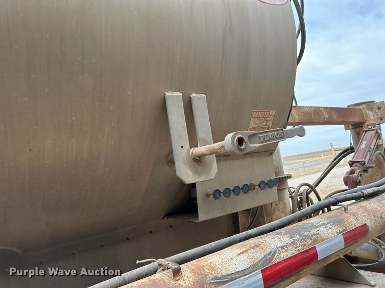 image for item KX9086 2008 Pinson  feed delivery trailer