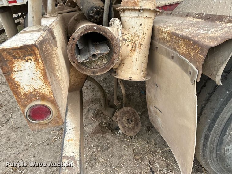 image for item KX9086 2008 Pinson  feed delivery trailer