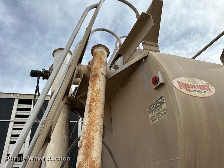 image for item KX9086 2008 Pinson  feed delivery trailer