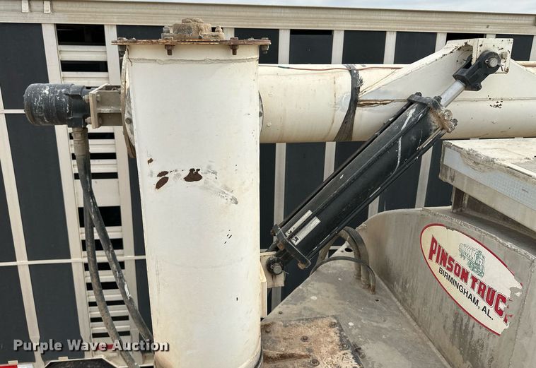 image for item KX9086 2008 Pinson  feed delivery trailer
