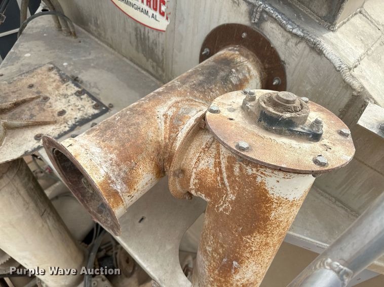 image for item KX9086 2008 Pinson  feed delivery trailer