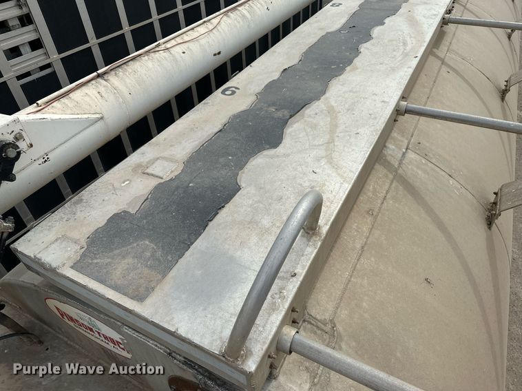 image for item KX9086 2008 Pinson  feed delivery trailer