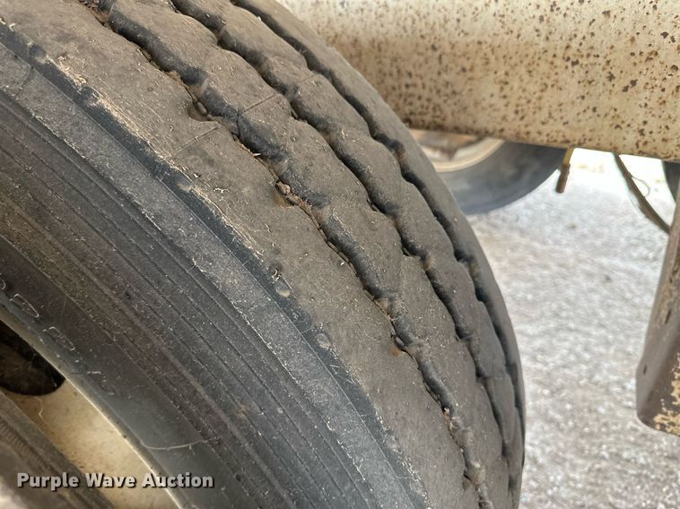 image for item KX9086 2008 Pinson  feed delivery trailer