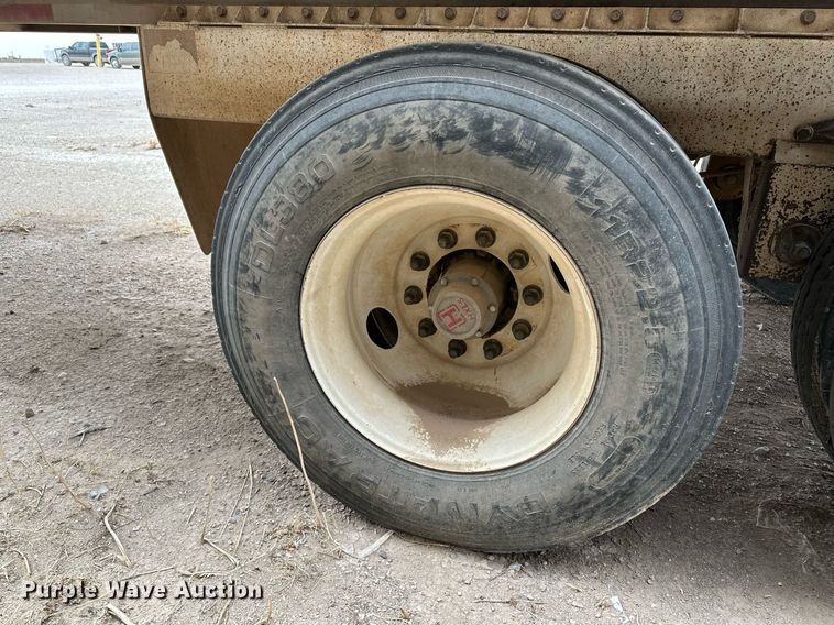 image for item KX9086 2008 Pinson  feed delivery trailer