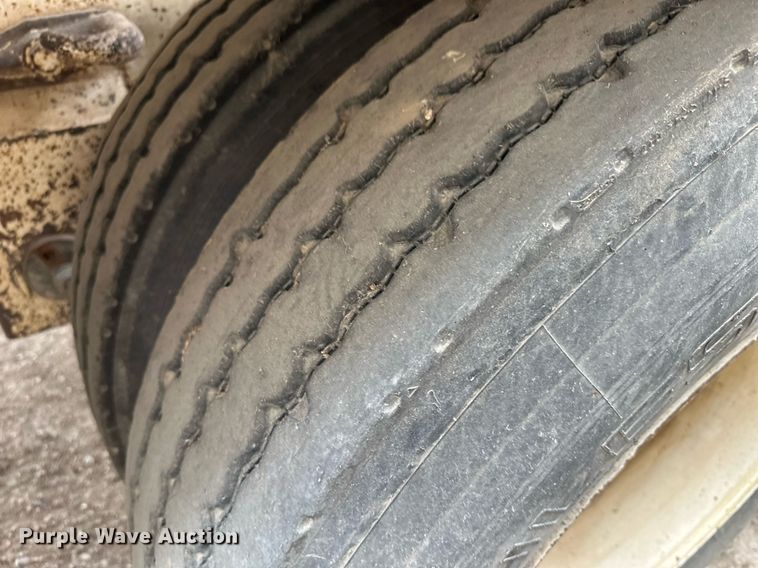 image for item KX9086 2008 Pinson  feed delivery trailer