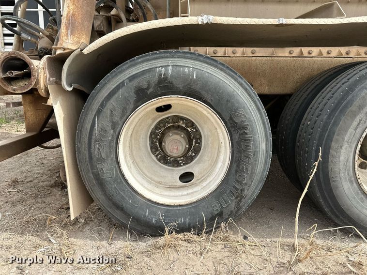 image for item KX9086 2008 Pinson  feed delivery trailer