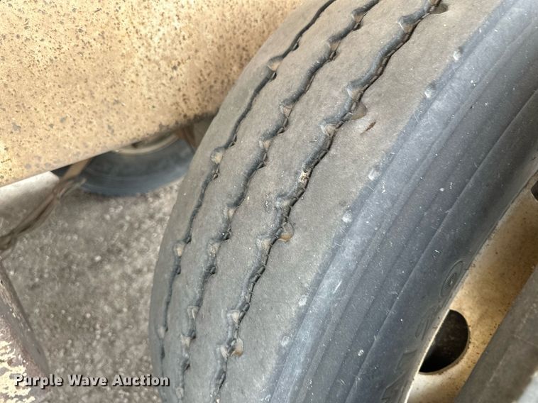 image for item KX9086 2008 Pinson  feed delivery trailer