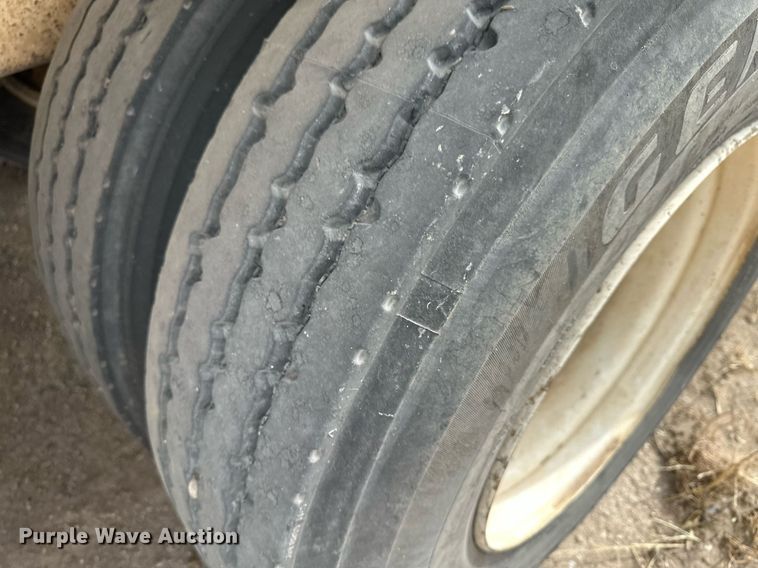 image for item KX9086 2008 Pinson  feed delivery trailer