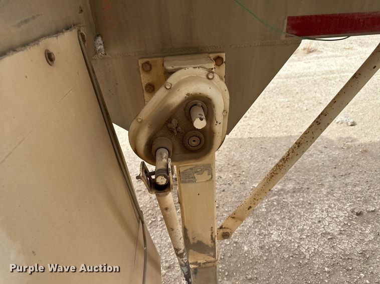 image for item KX9086 2008 Pinson  feed delivery trailer