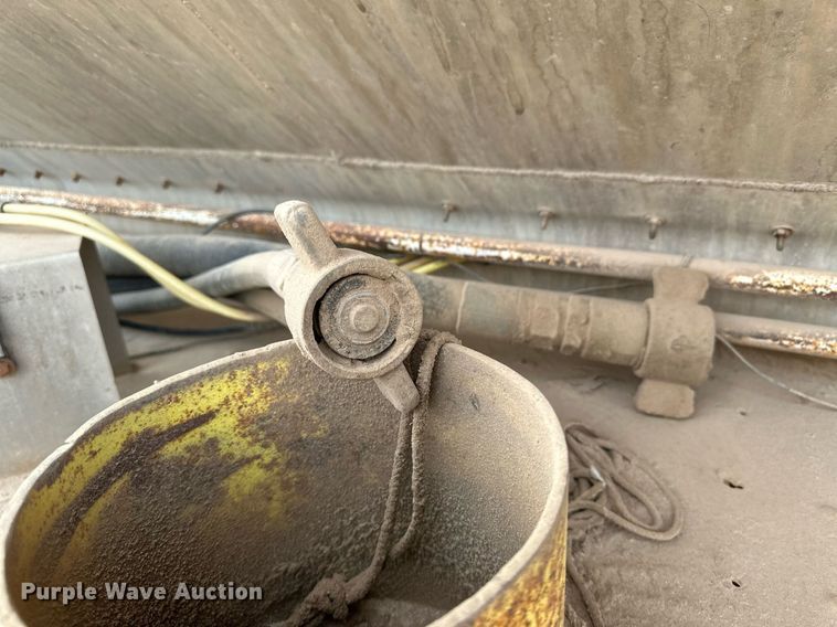 image for item KX9087 2005 Pinson  feed delivery trailer