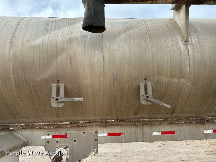 image for item KX9087 2005 Pinson  feed delivery trailer