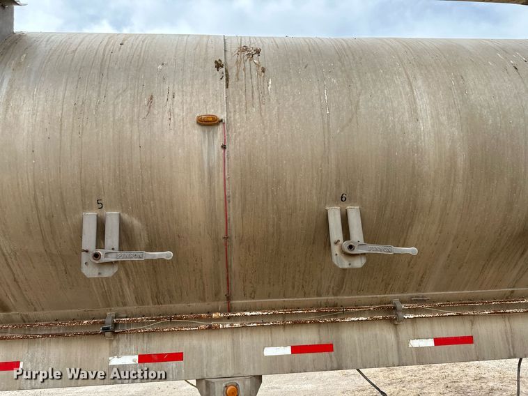 image for item KX9087 2005 Pinson  feed delivery trailer