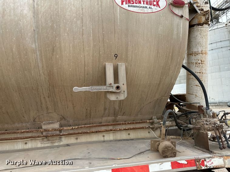 image for item KX9087 2005 Pinson  feed delivery trailer