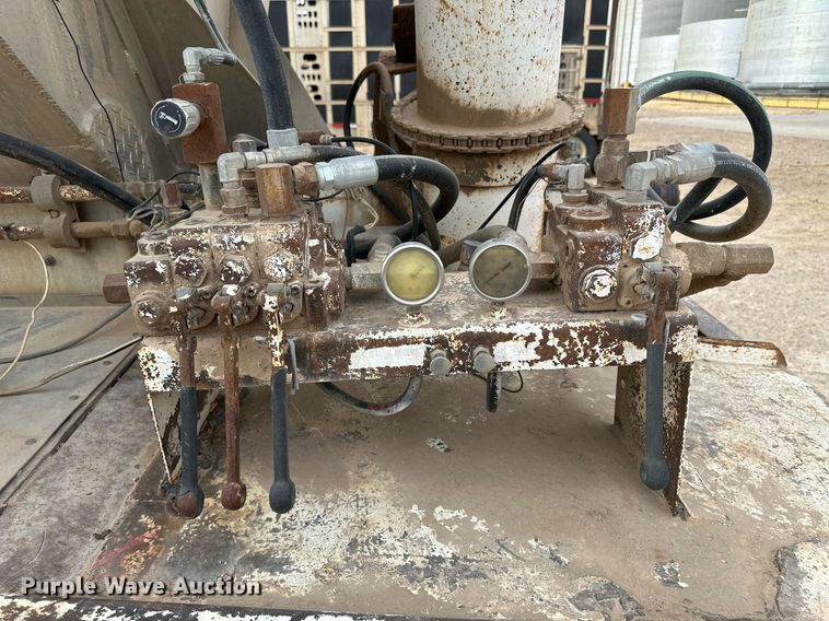 image for item KX9087 2005 Pinson  feed delivery trailer