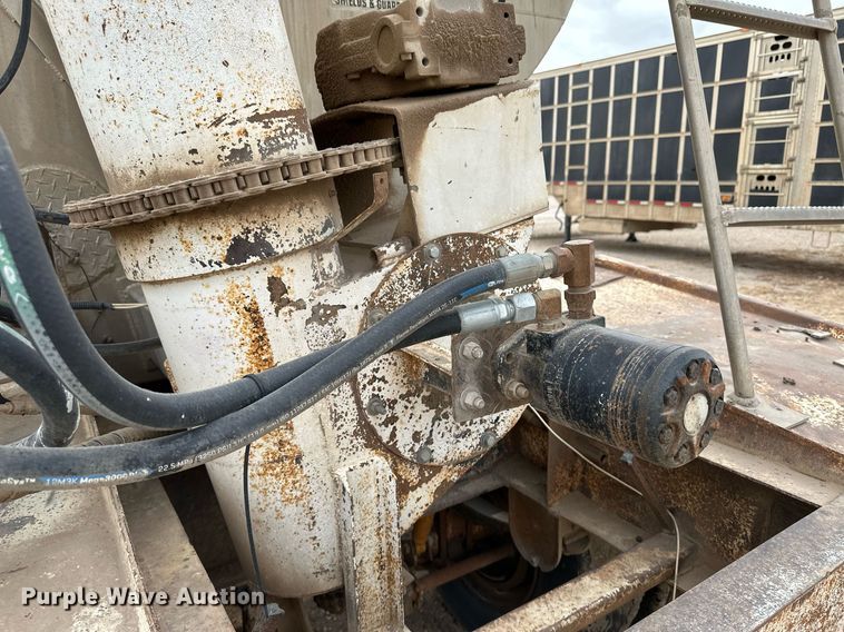 image for item KX9087 2005 Pinson  feed delivery trailer