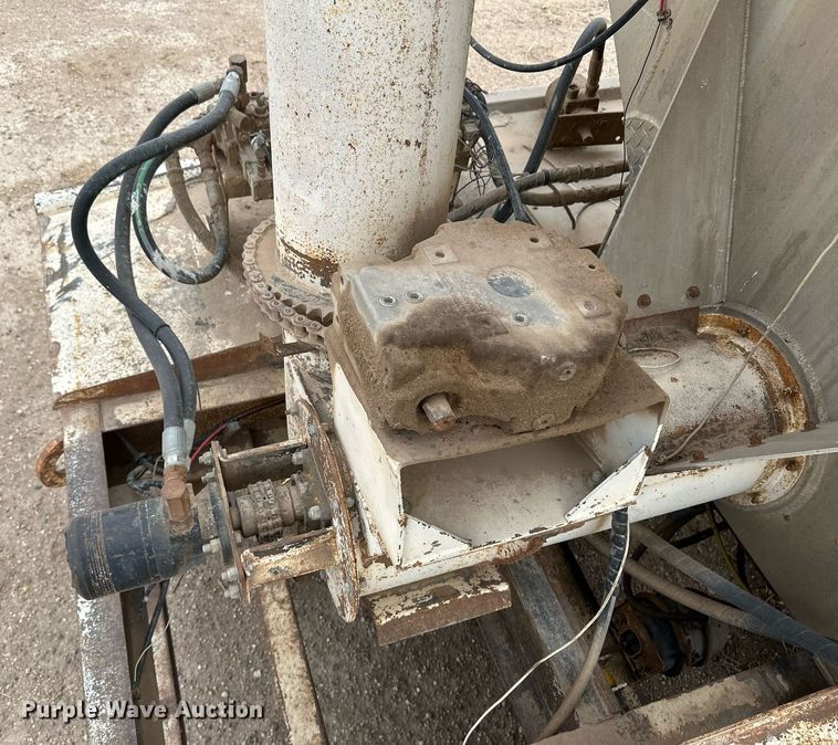 image for item KX9087 2005 Pinson  feed delivery trailer