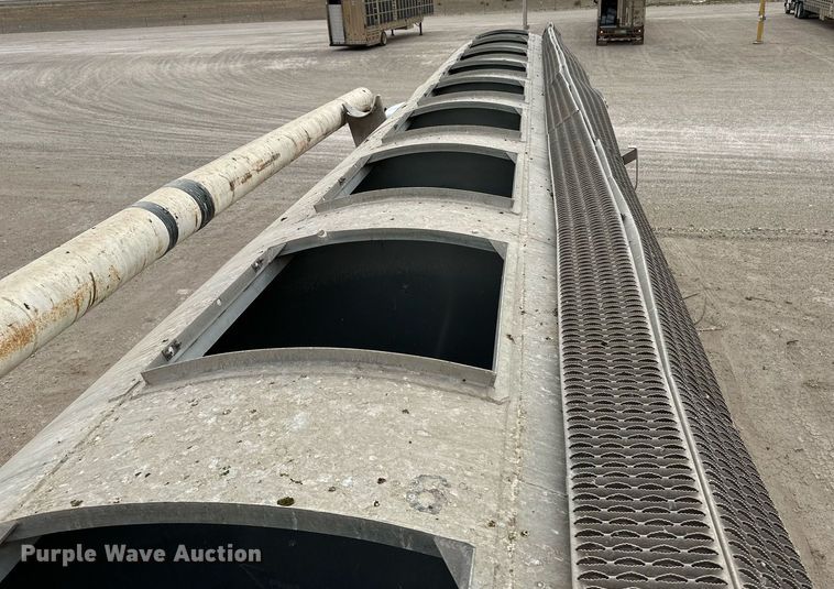 image for item KX9087 2005 Pinson  feed delivery trailer