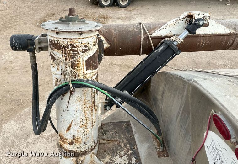 image for item KX9087 2005 Pinson  feed delivery trailer