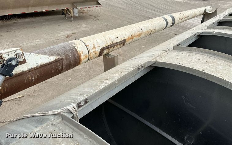 image for item KX9087 2005 Pinson  feed delivery trailer